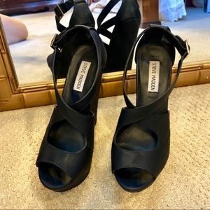 Steve Madden strappy black wedges